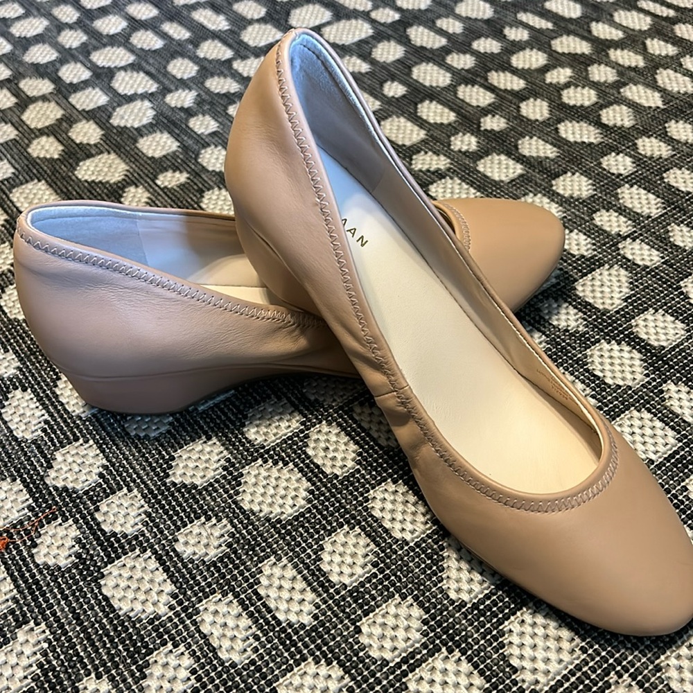 Cole Haan neutral leather wedge 7.5